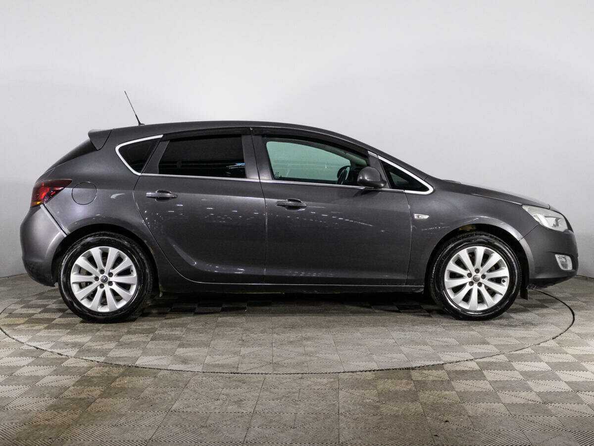 Opel Astra с пробегом — 2012 год. Фото: #3