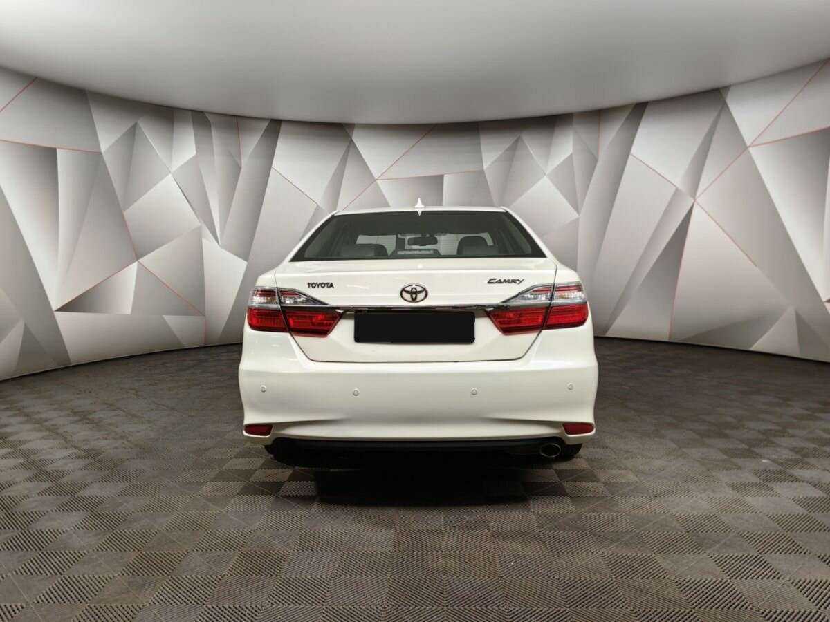 Toyota Camry с пробегом — 2017 год. Фото: #7