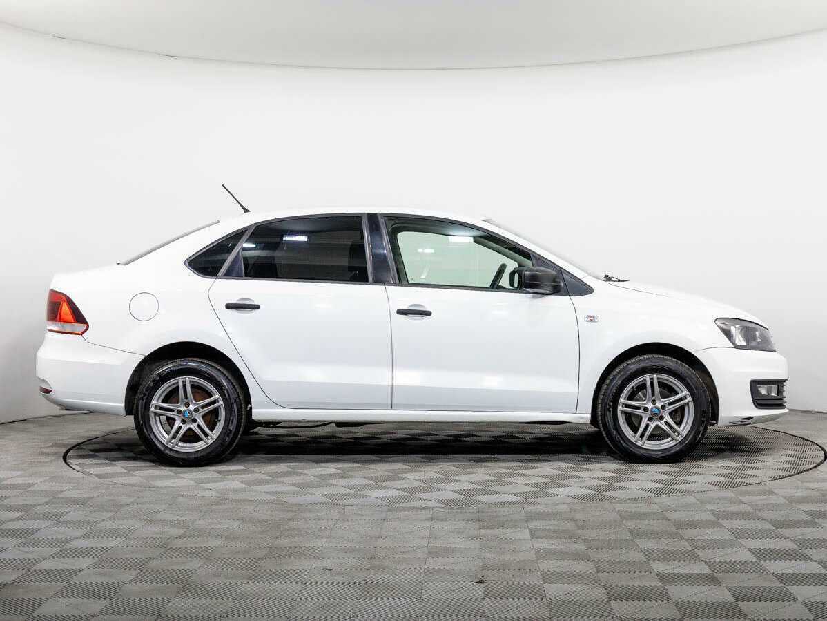 Volkswagen Polo с пробегом — 2015 год. Фото: #2