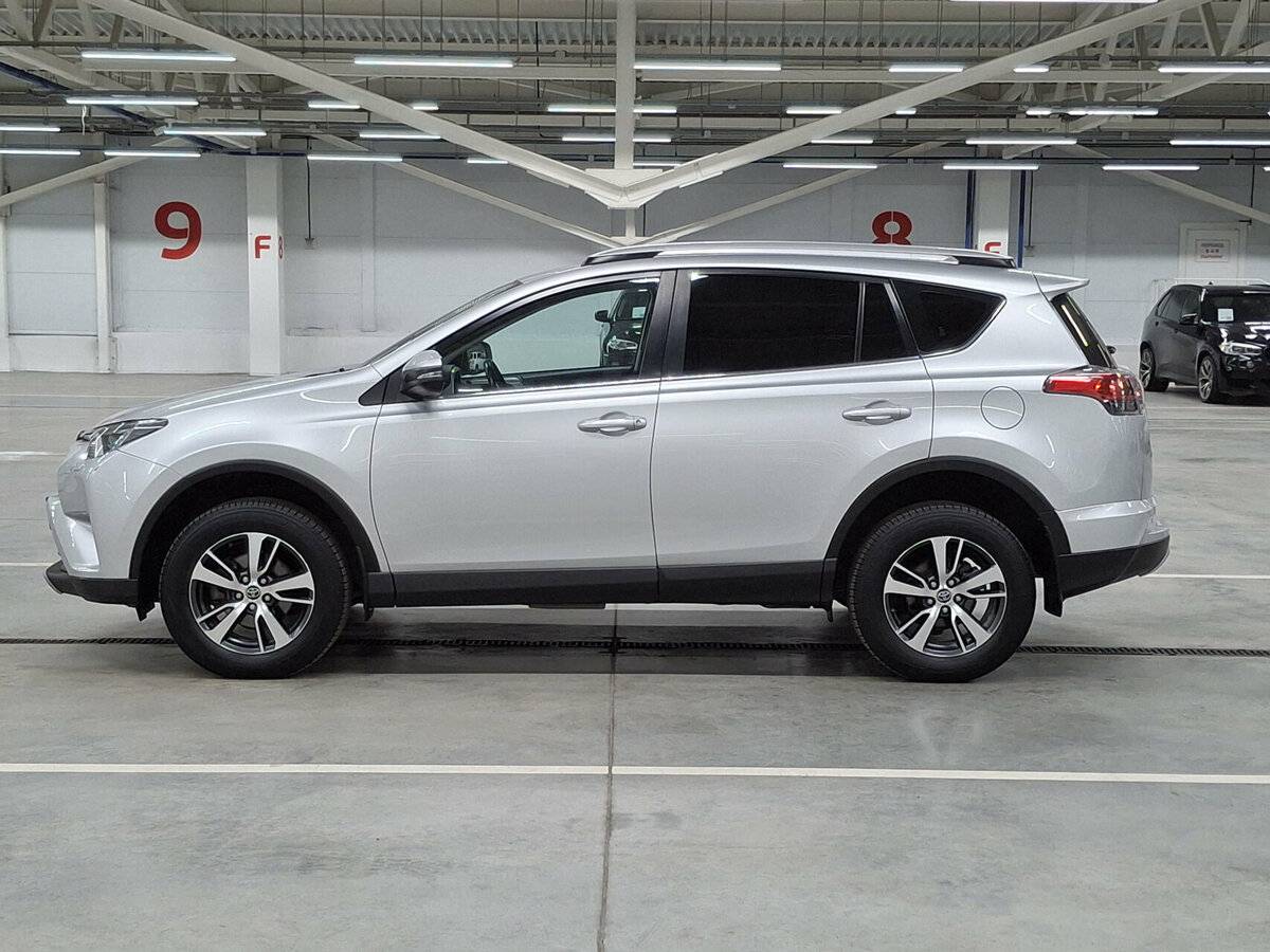Toyota RAV4 с пробегом — 2019 год. Фото: #7