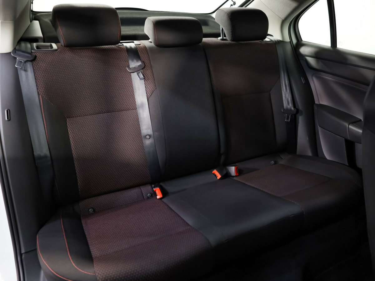 Skoda Rapid с пробегом — 2015 год. Фото: #14