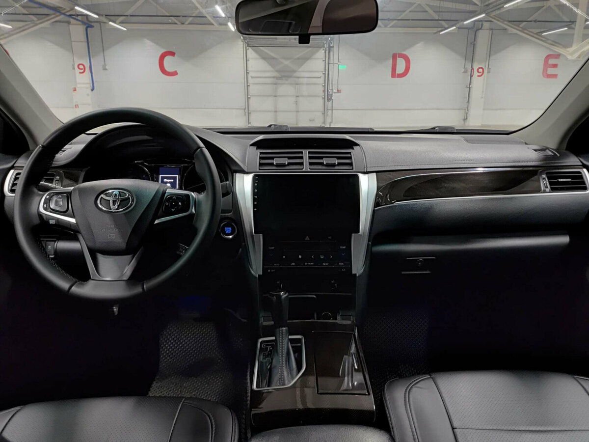 Toyota Camry с пробегом — 2017 год. Фото: #13