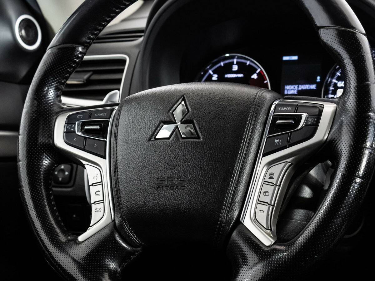 Mitsubishi Pajero Sport с пробегом — 2019 год. Фото: #9
