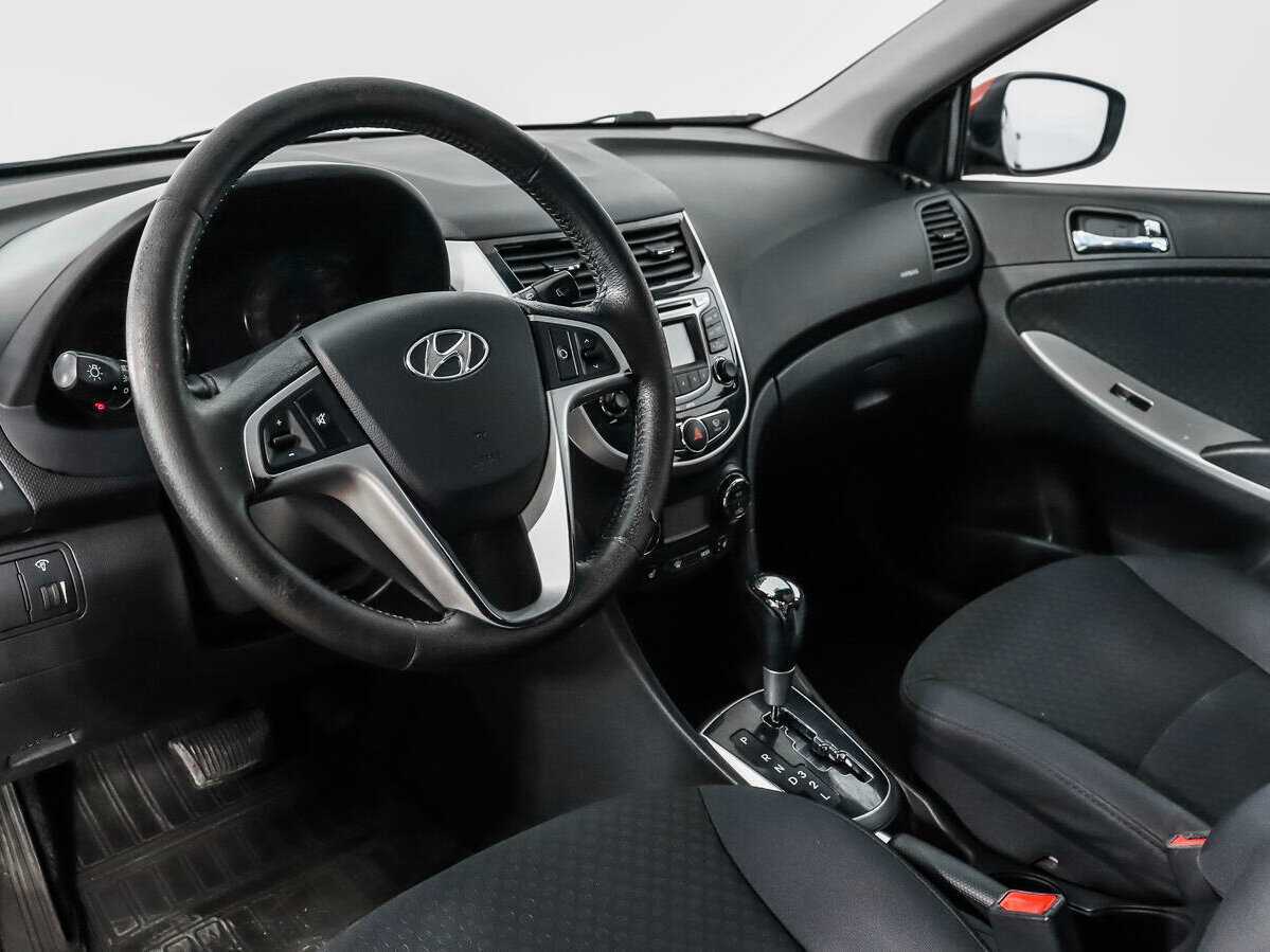 Hyundai Solaris с пробегом — 2012 год. Фото: #8