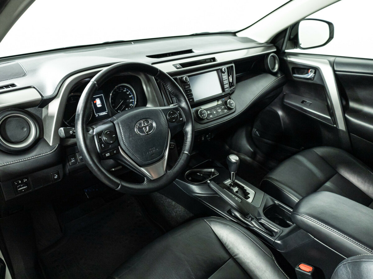 Toyota RAV4 с пробегом — 2017 год. Фото: #8