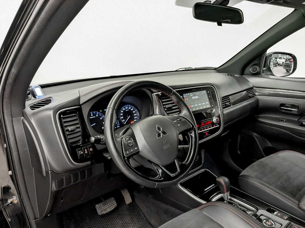 Mitsubishi Outlander с пробегом — 2021 год. Фото: #15