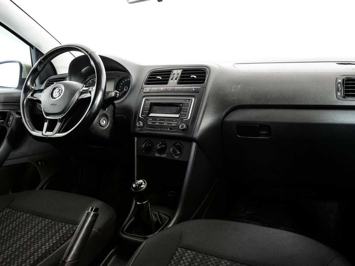 Volkswagen Polo с пробегом — 2016 год. Фото: #6