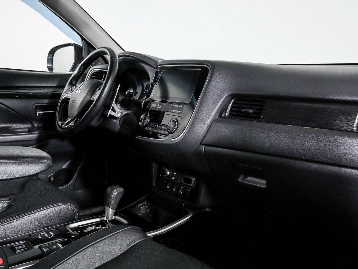 Mitsubishi Outlander с пробегом — 2018 год. Фото: #5
