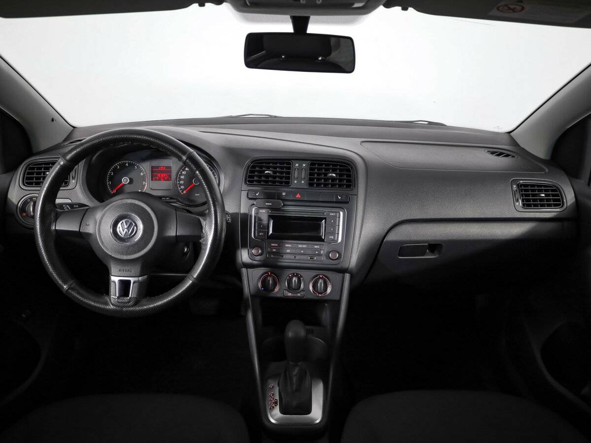 Volkswagen Polo с пробегом — 2013 год. Фото: #7