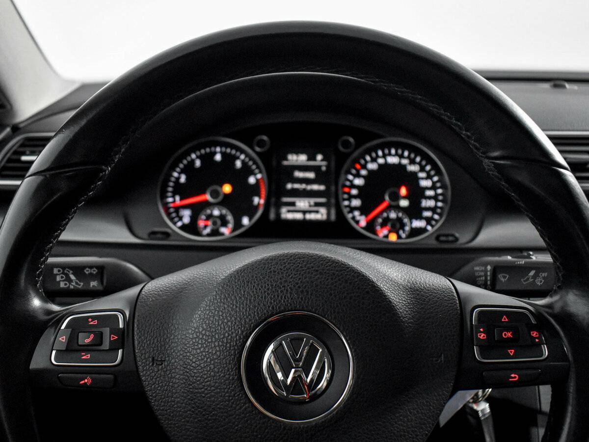 Volkswagen Passat с пробегом — 2012 год. Фото: #16