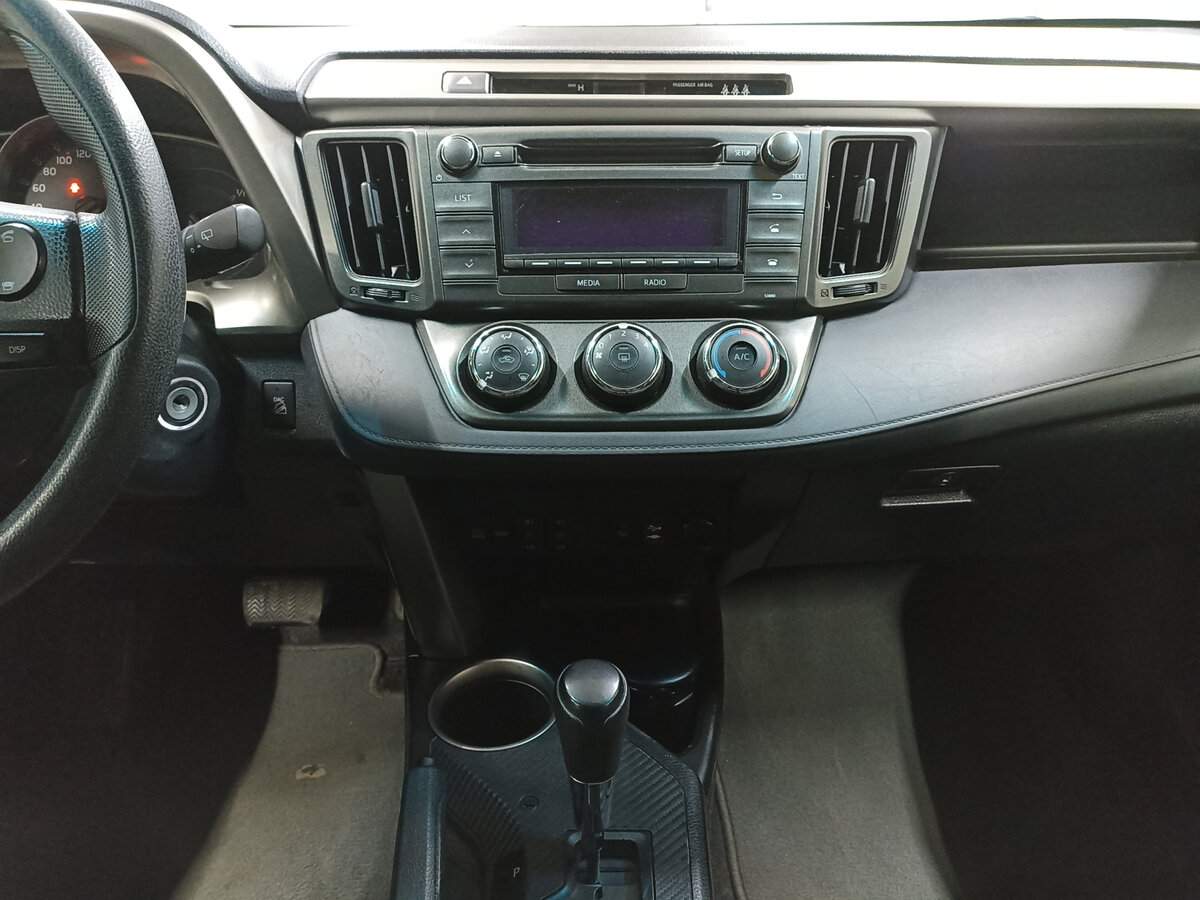 Toyota RAV4 с пробегом — 2014 год. Фото: #13