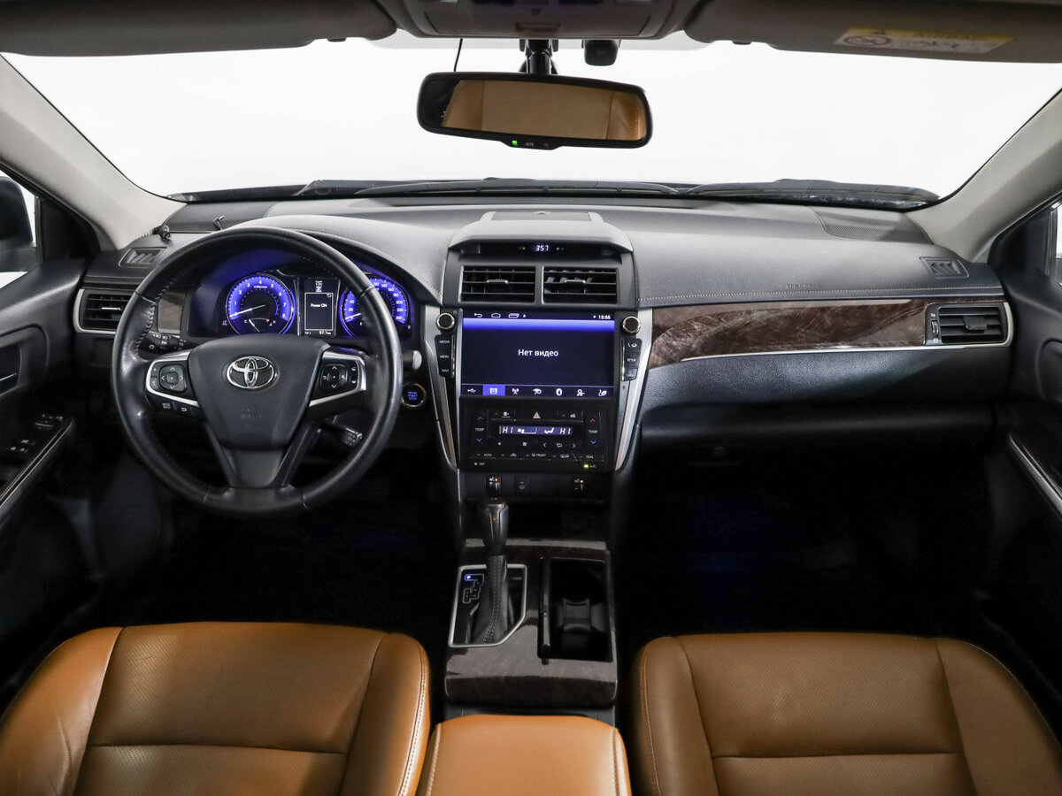 Toyota Camry с пробегом — 2017 год. Фото: #7