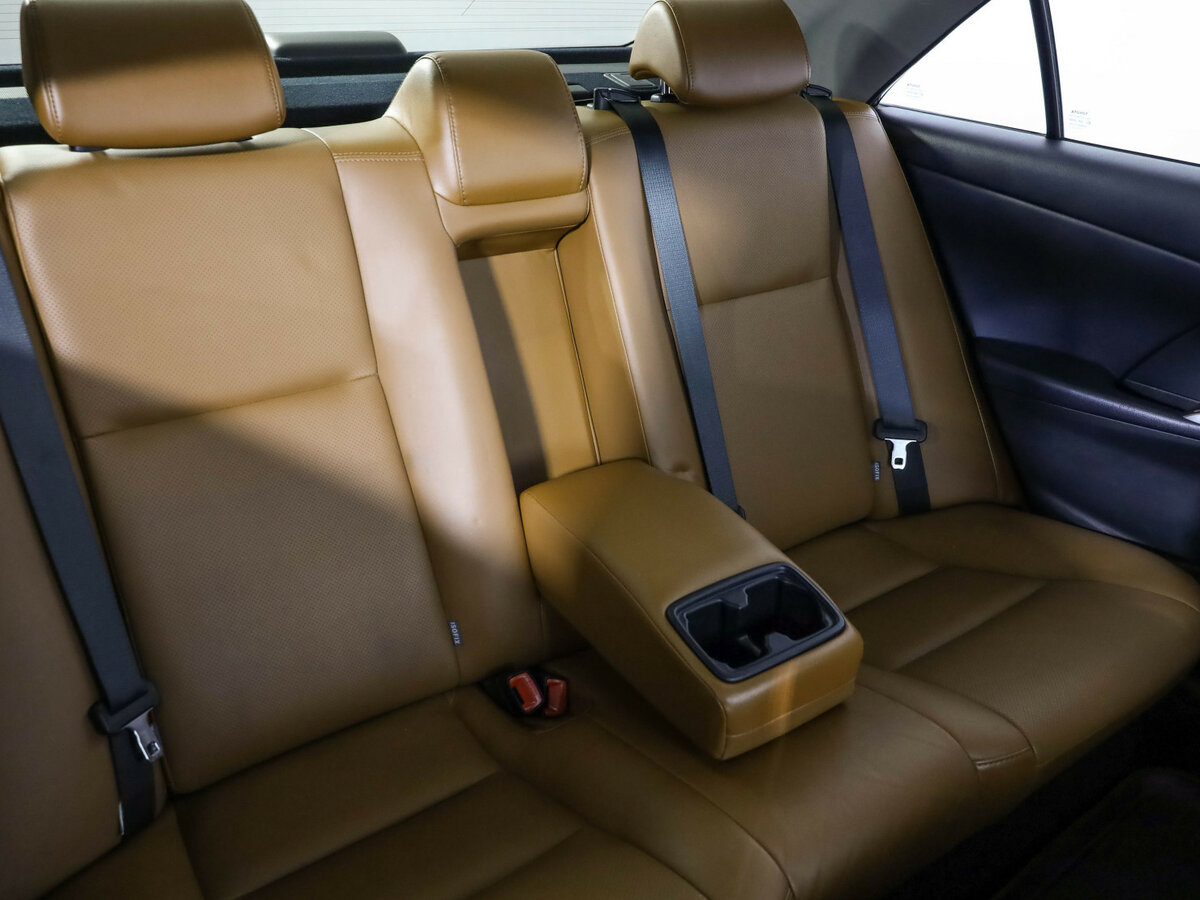 Toyota Camry с пробегом — 2017 год. Фото: #28