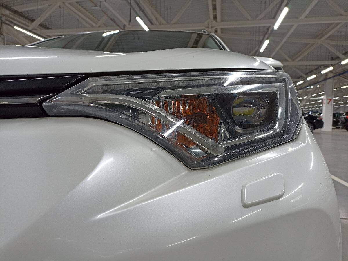 Toyota RAV4 с пробегом — 2017 год. Фото: #16
