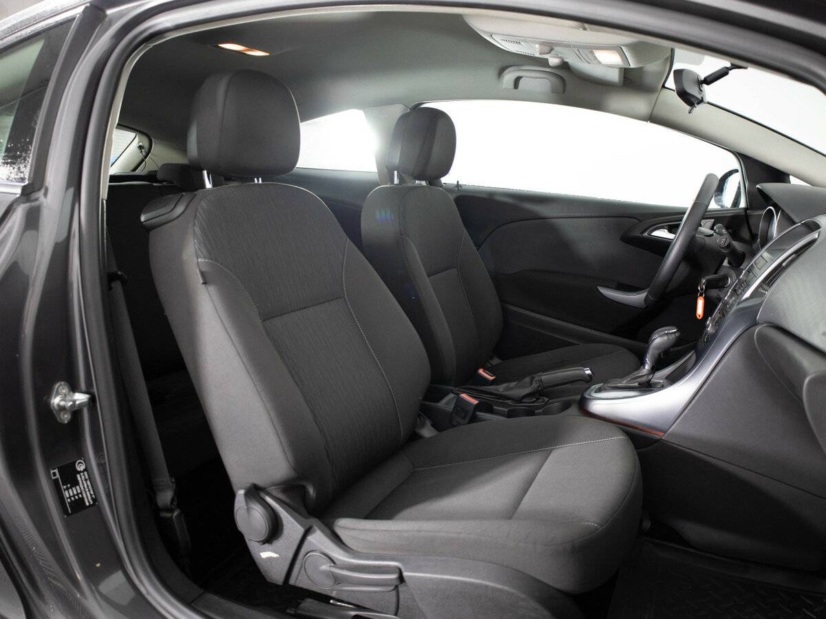 Opel Astra с пробегом — 2012 год. Фото: #11