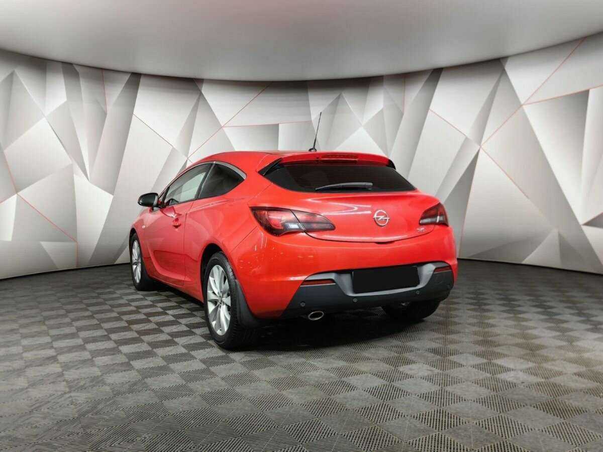 Opel Astra с пробегом — 2012 год. Фото: #3