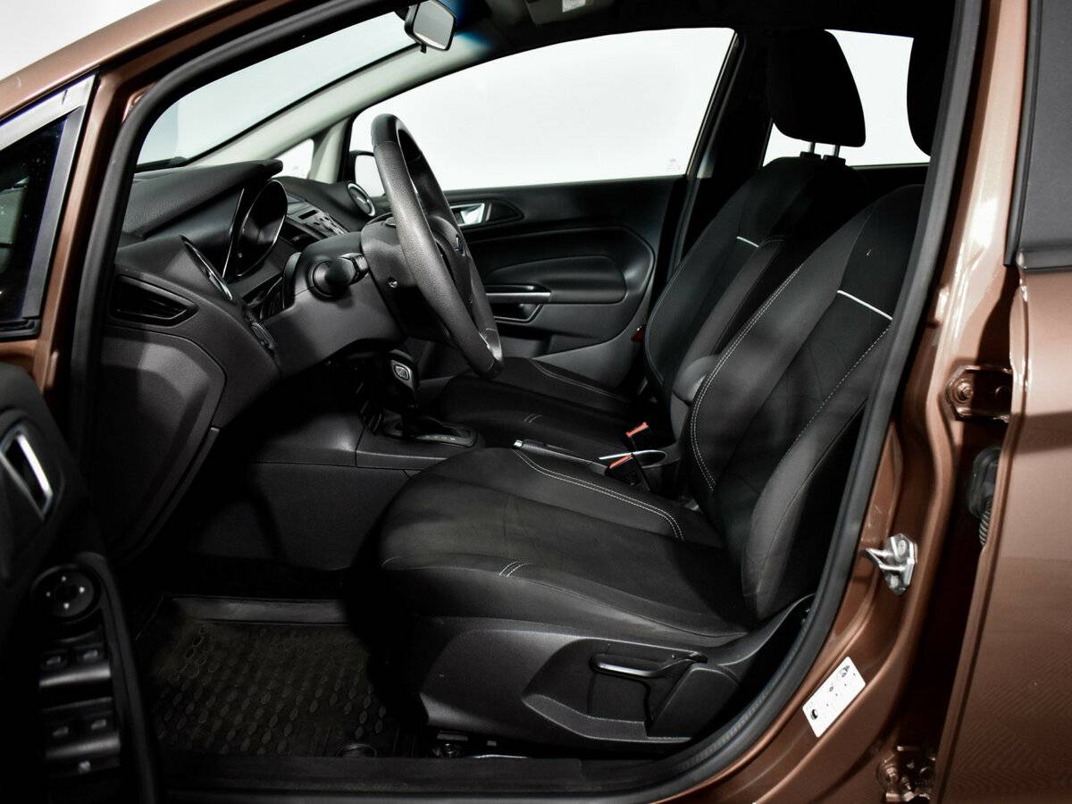 Ford Fiesta с пробегом — 2016 год. Фото: #9