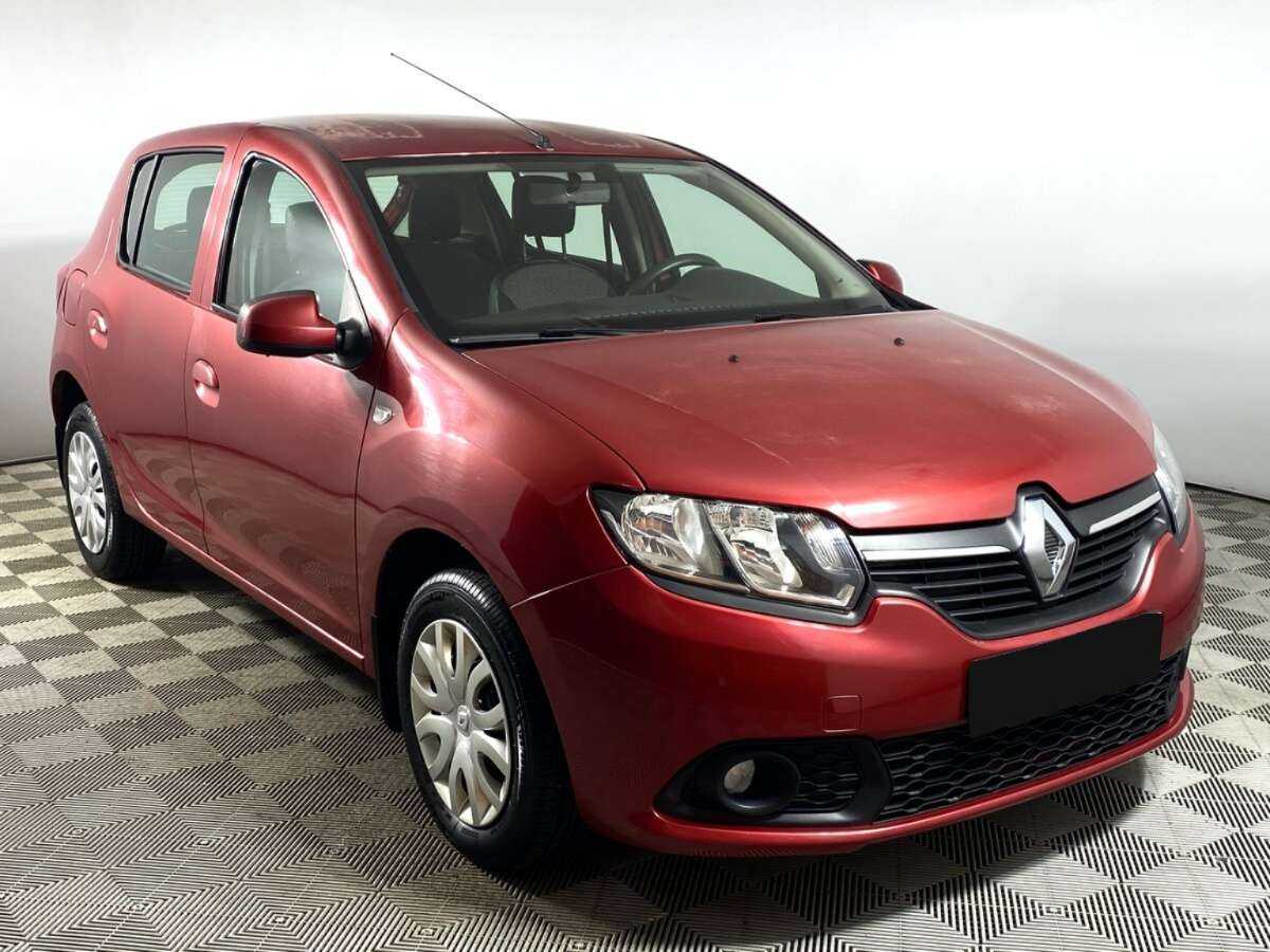 Renault Sandero с пробегом — 2015 год. Фото: #2
