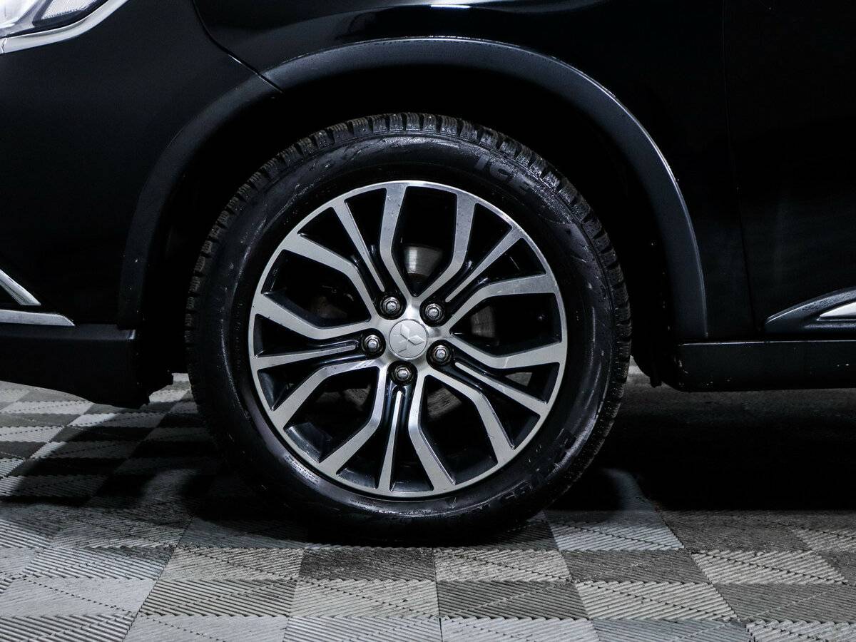 Mitsubishi Outlander с пробегом — 2015 год. Фото: #13