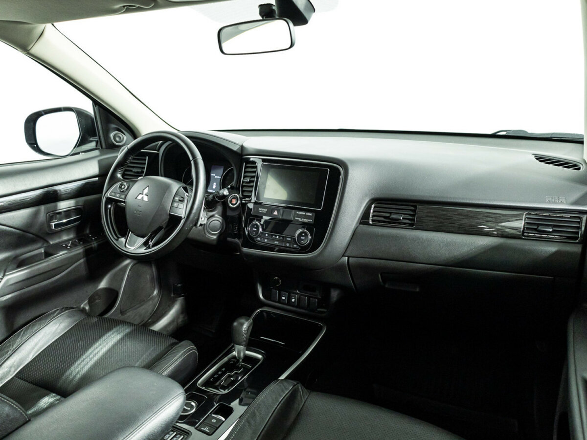 Mitsubishi Outlander с пробегом — 2017 год. Фото: #8