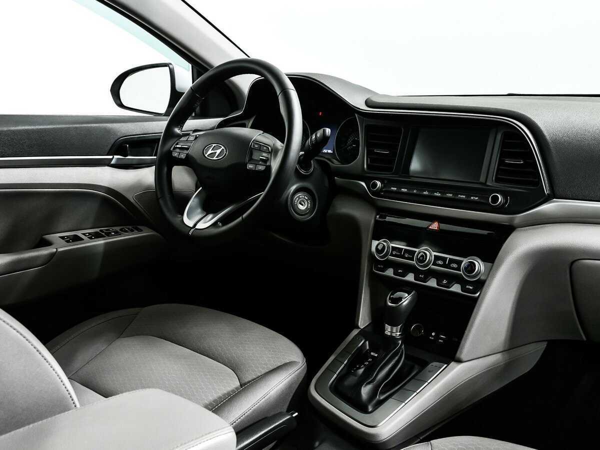 Hyundai Elantra с пробегом — 2020 год. Фото: #8