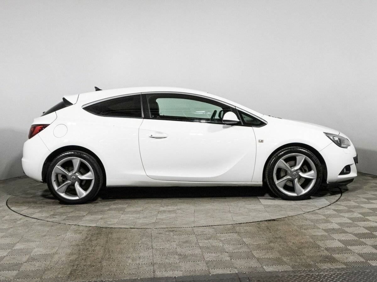 Opel Astra с пробегом — 2013 год. Фото: #3