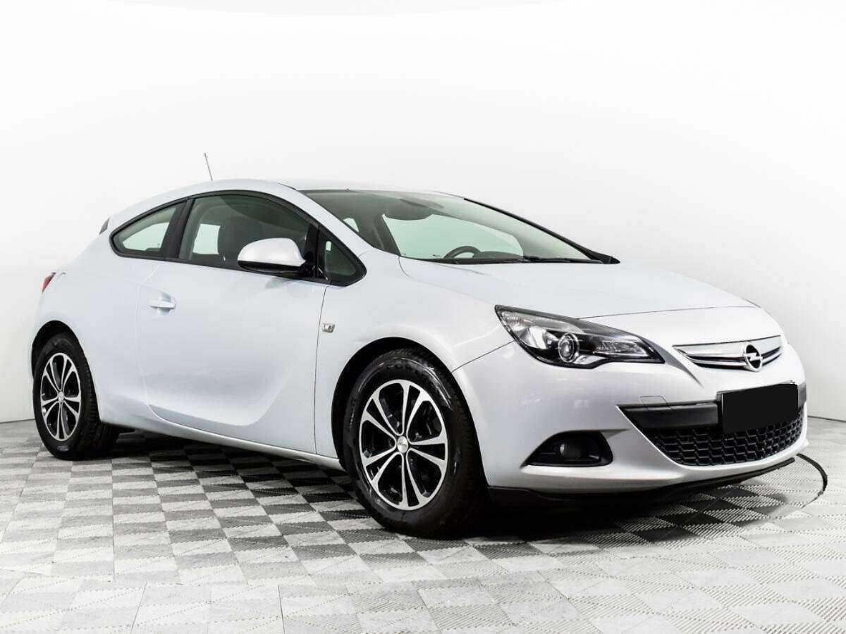 Opel Astra с пробегом — 2012 год. Фото: #2