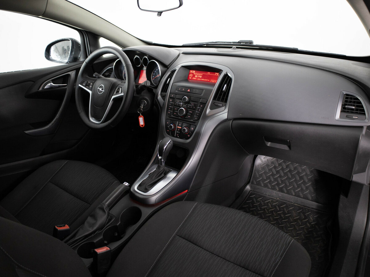Opel Astra с пробегом — 2012 год. Фото: #10