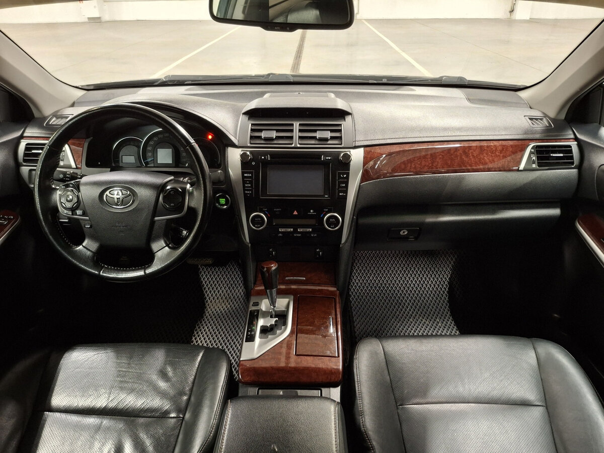Toyota Camry с пробегом — 2014 год. Фото: #13