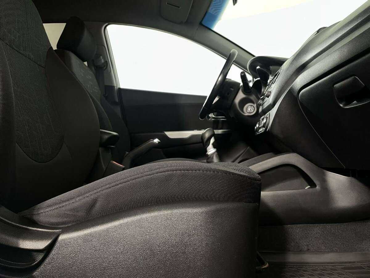 Kia Rio с пробегом — 2013 год. Фото: #13