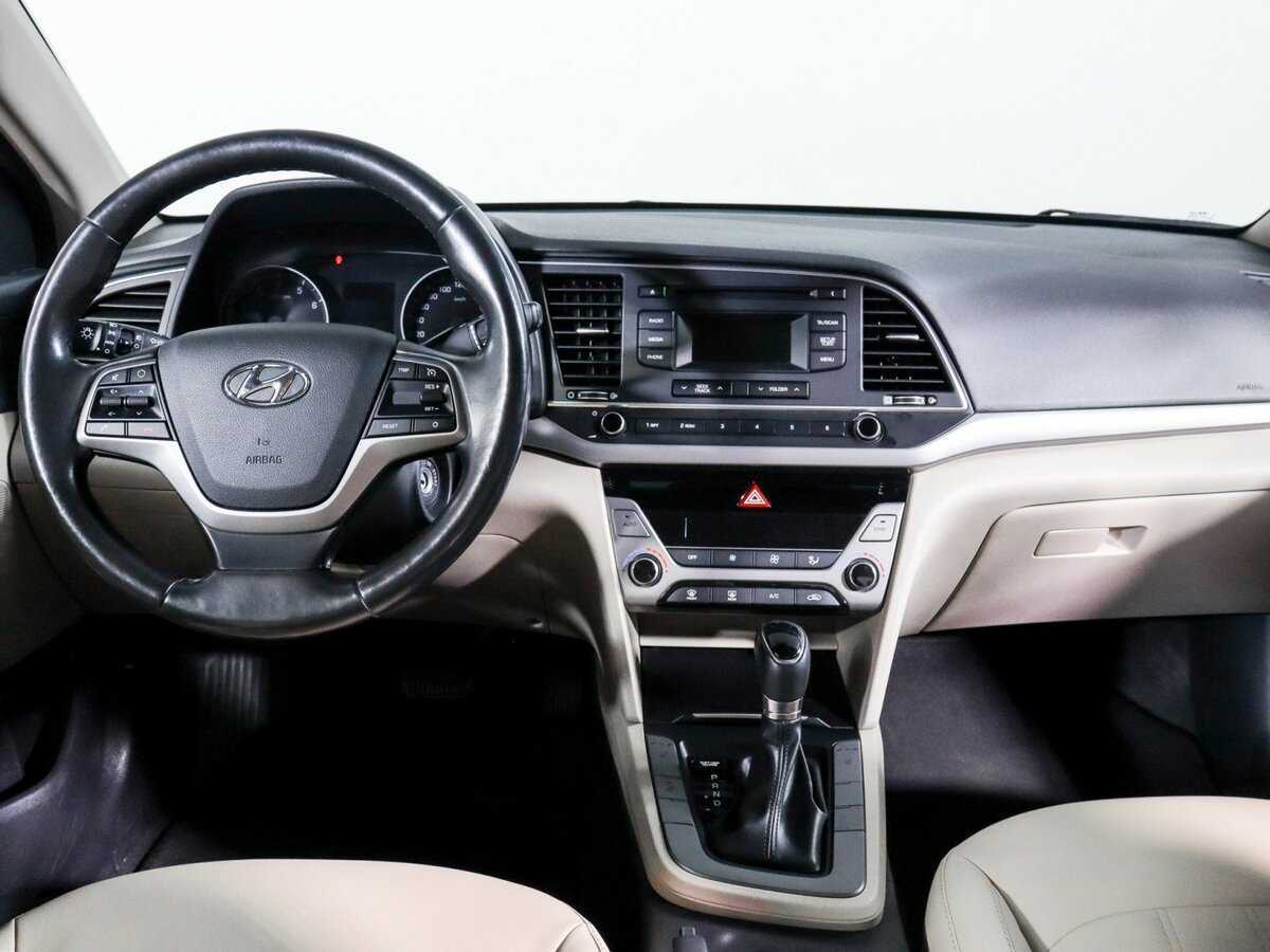 Hyundai Elantra с пробегом — 2018 год. Фото: #8