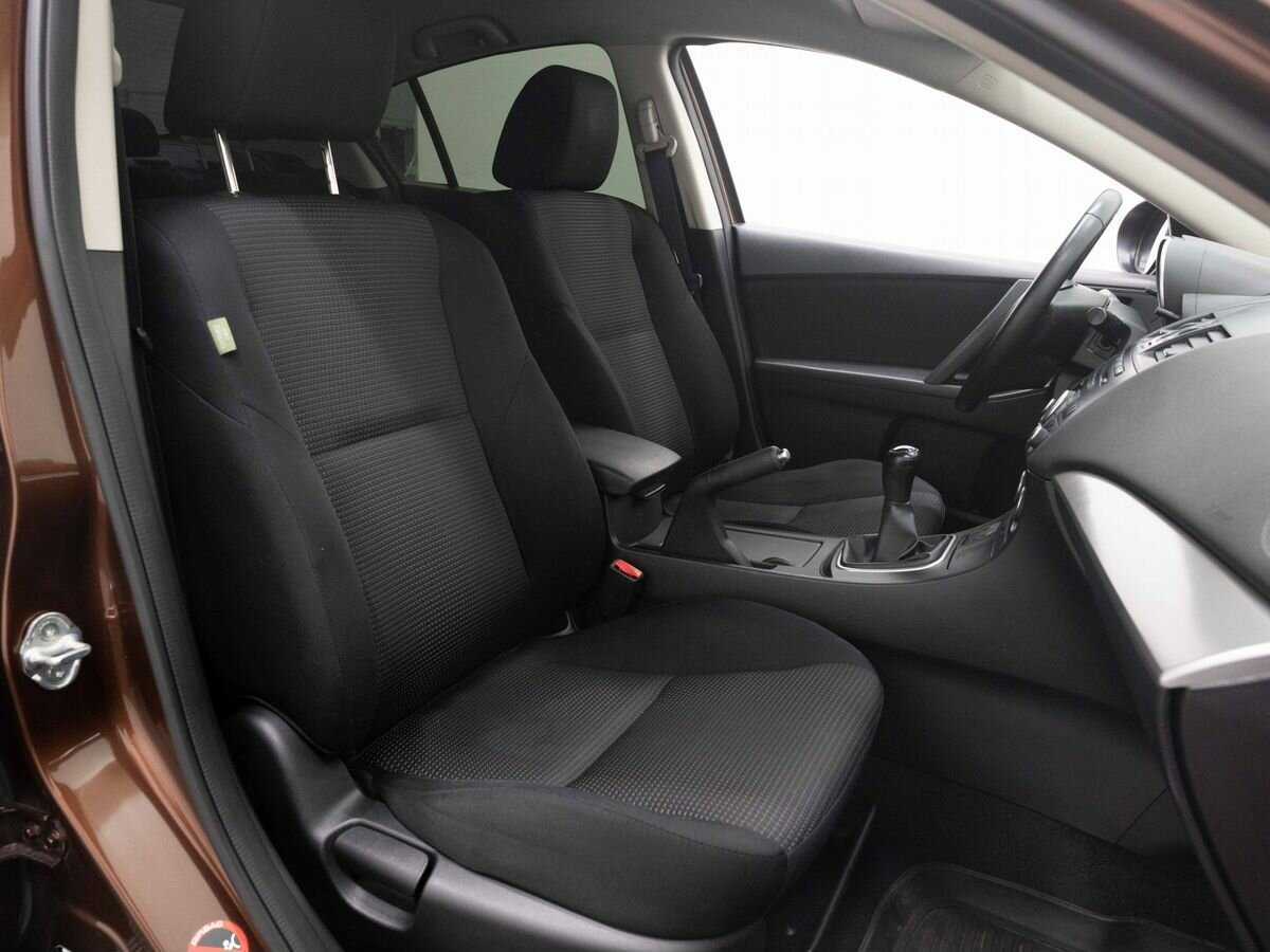 Mazda 3 с пробегом — 2012 год. Фото: #12
