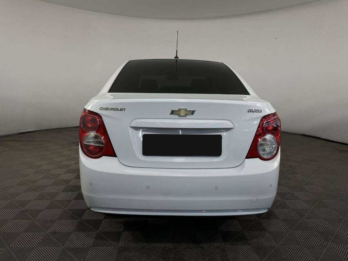 Chevrolet Aveo с пробегом — 2015 год. Посмотреть фото