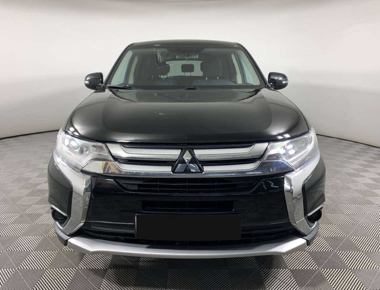 Mitsubishi Outlander с пробегом — 2018 год. Фото: #1
