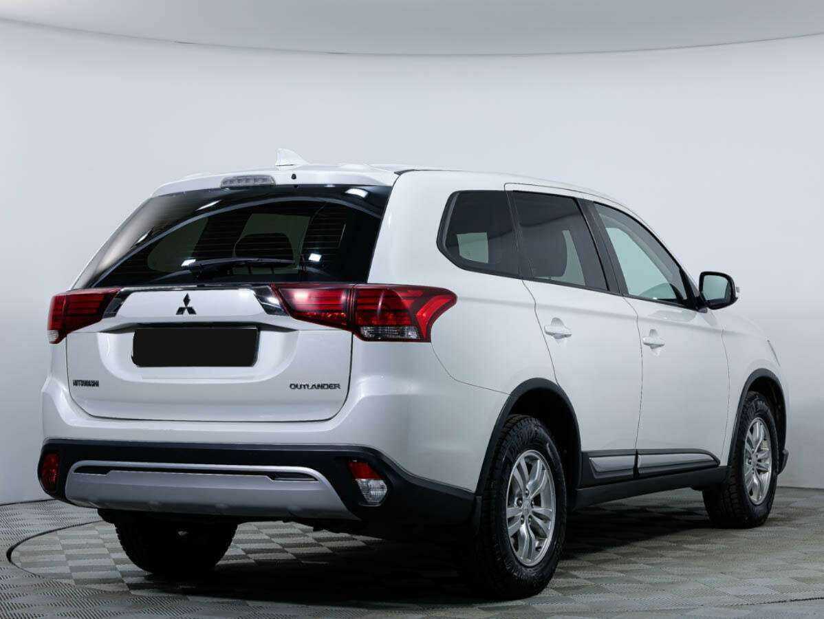 Mitsubishi Outlander с пробегом — 2018 год. Фото: #4