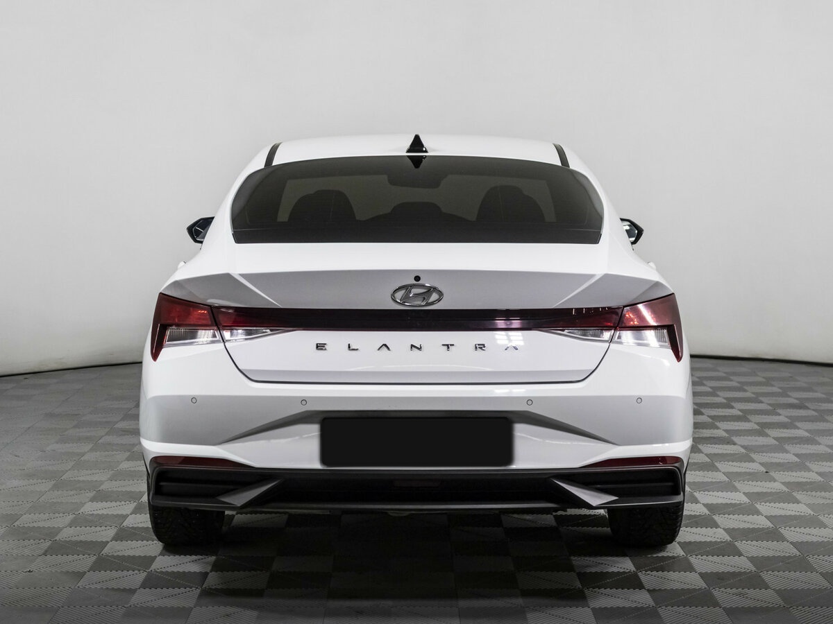 Hyundai Elantra с пробегом — 2021 год. Фото: #5
