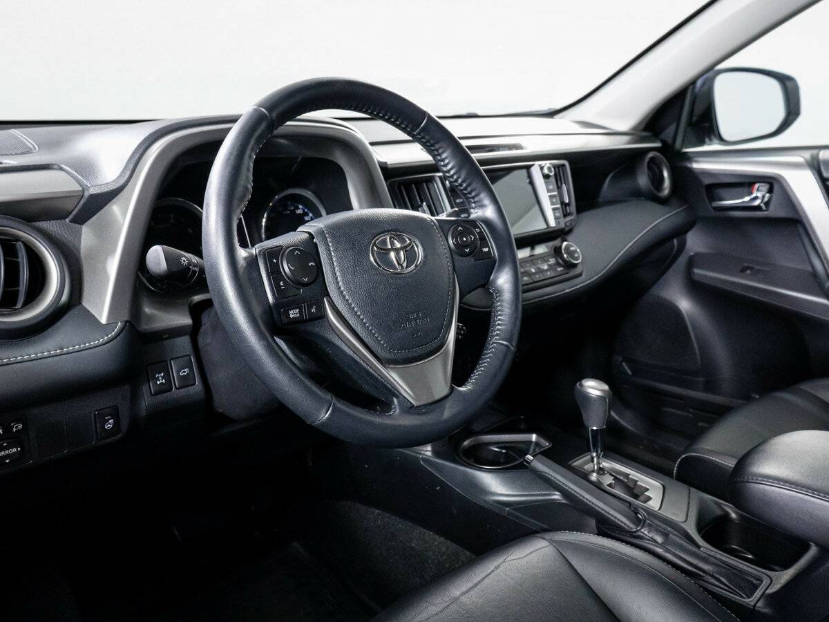 Toyota RAV4 с пробегом — 2018 год. Фото: #11