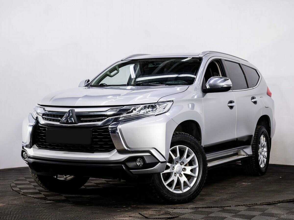 Mitsubishi Pajero Sport с пробегом — 2017 год. Фото: #0
