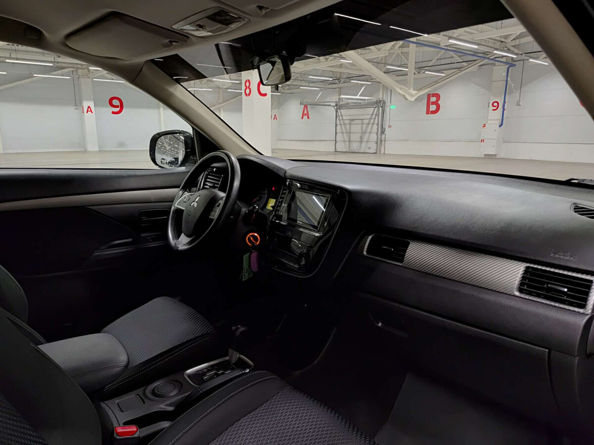 Mitsubishi Outlander с пробегом — 2016 год. Фото: #10