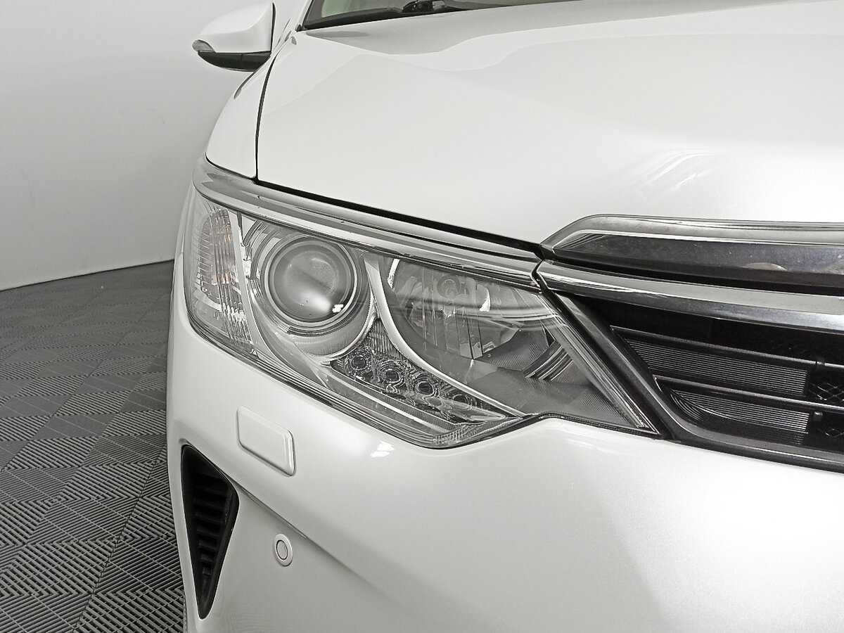 Toyota Camry с пробегом — 2017 год. Фото: #13
