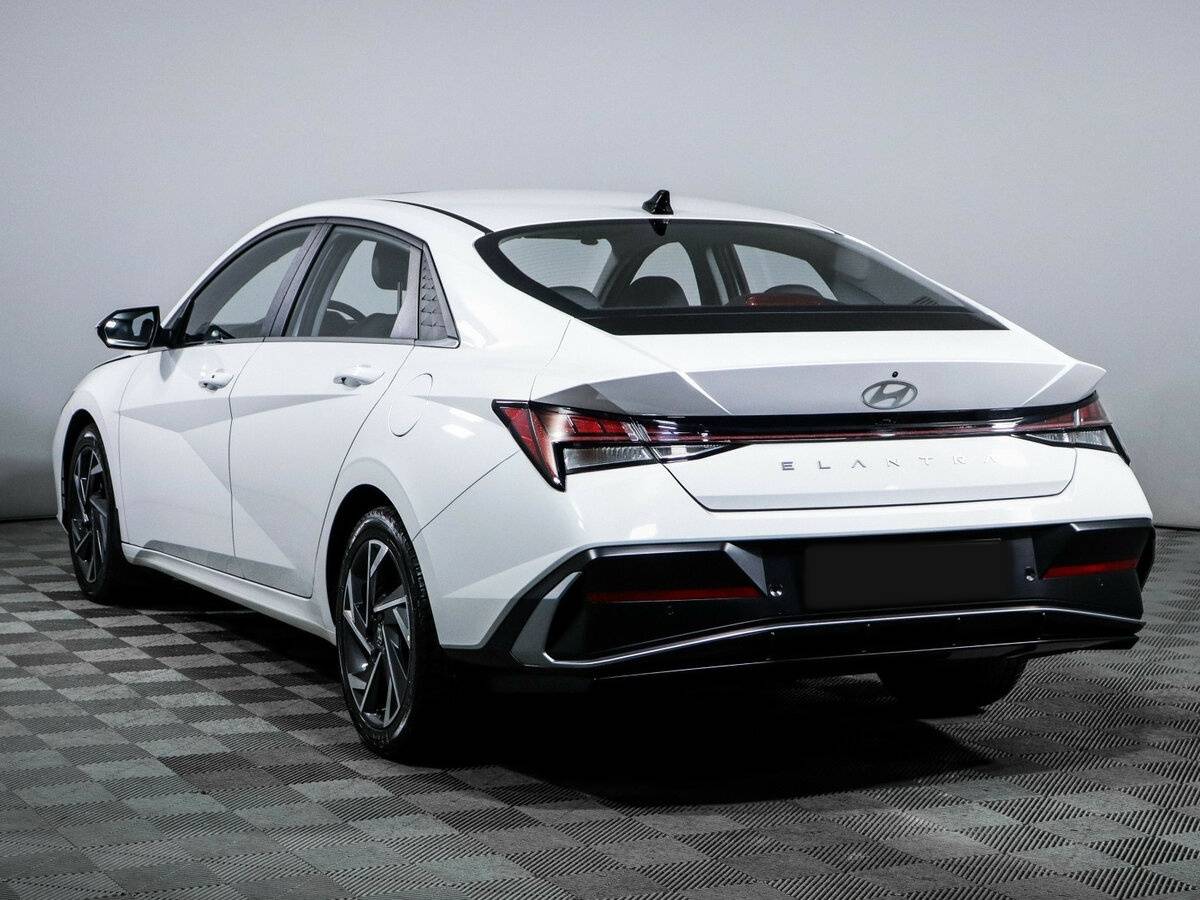 Hyundai Elantra с пробегом — 2023 год. Фото: #6