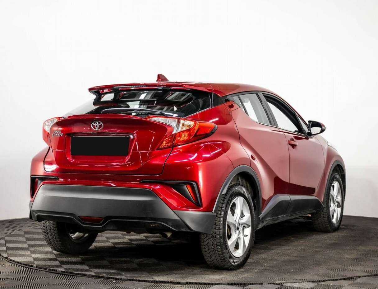 Toyota C-HR с пробегом — 2018 год. Фото: #3