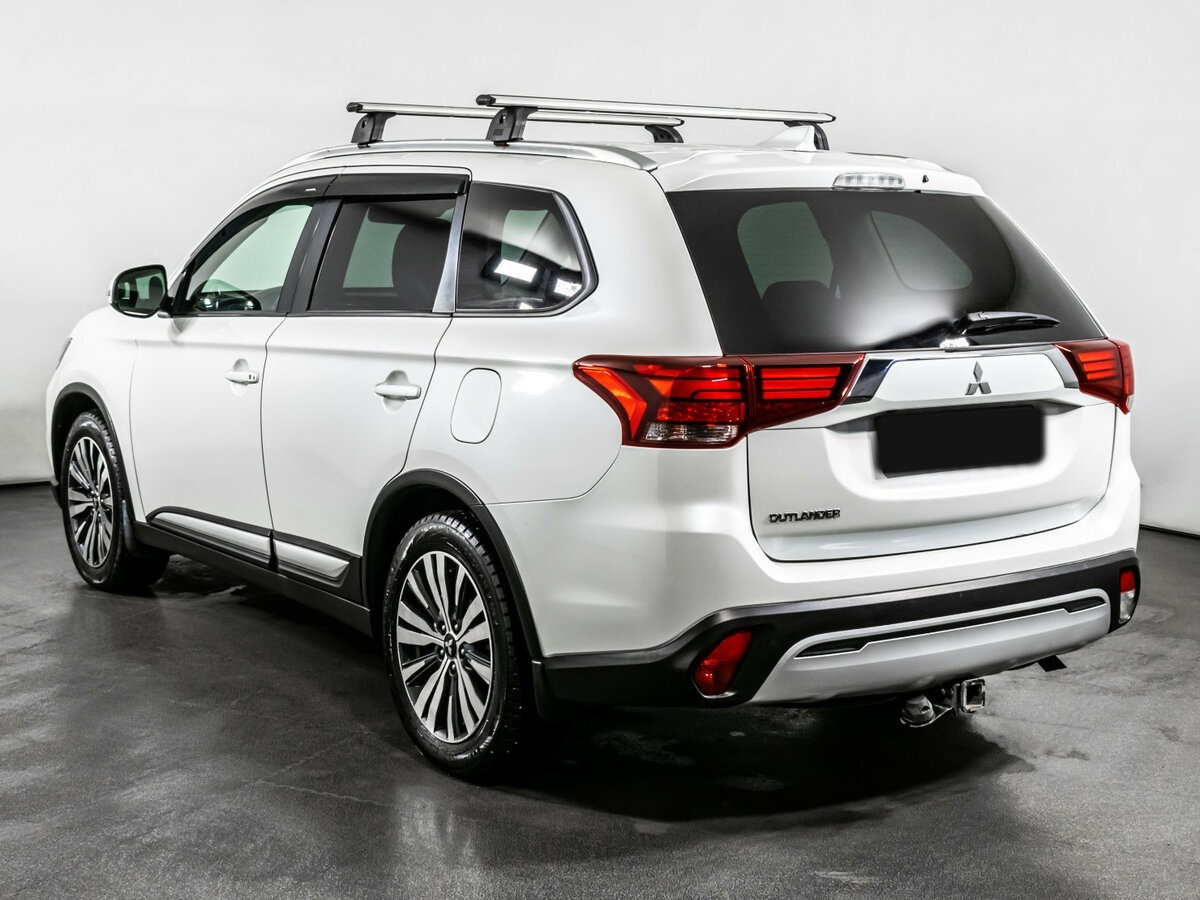 Mitsubishi Outlander с пробегом — 2021 год. Фото: #6