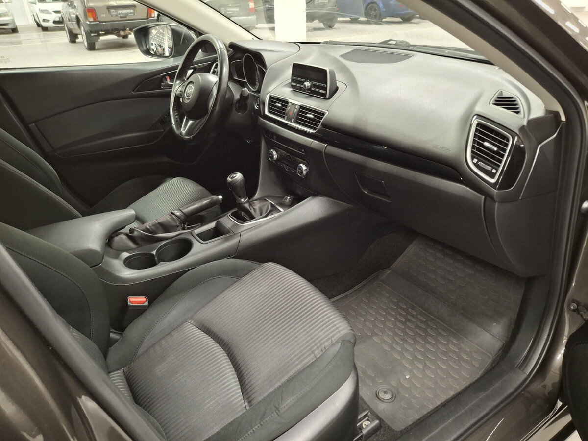 Mazda 3 с пробегом — 2014 год. Фото: #10