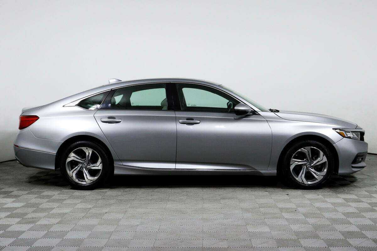 Honda Accord с пробегом — 2018 год. Фото: #3