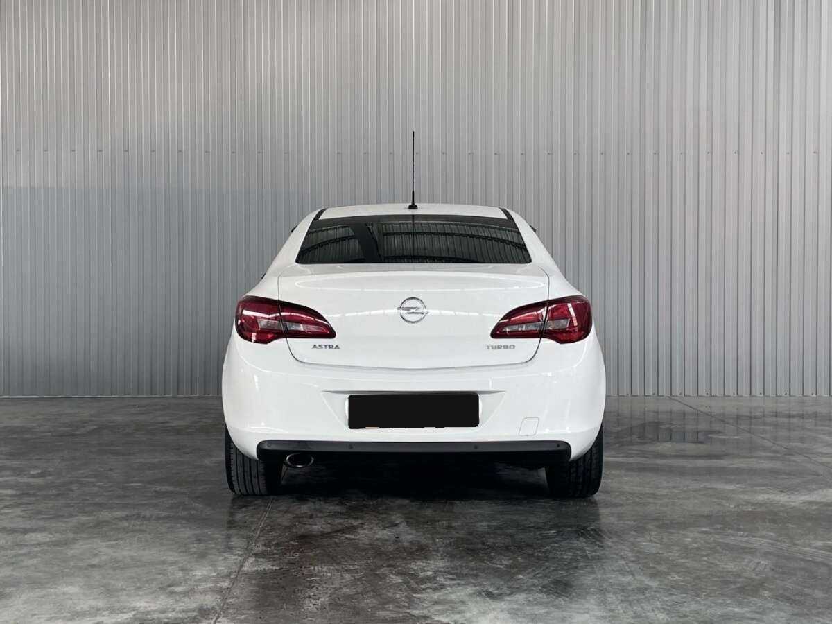 Opel Astra с пробегом — 2014 год. Фото: #5