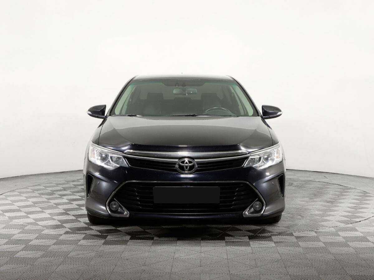 Toyota Camry с пробегом — 2017 год. Фото: #1