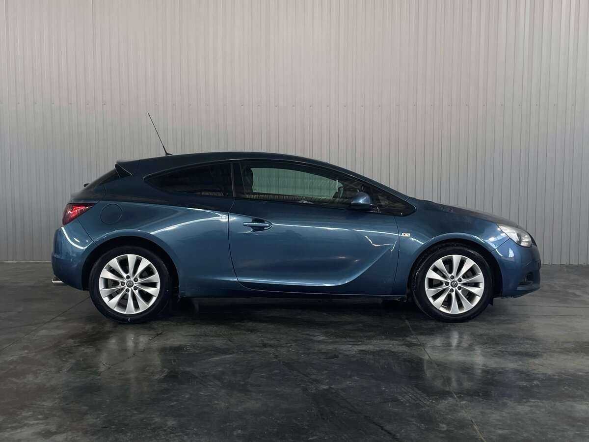 Opel Astra с пробегом — 2014 год. Фото: #3