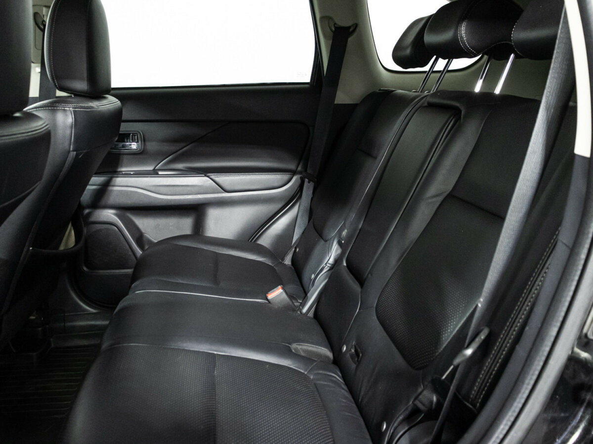 Mitsubishi Outlander с пробегом — 2015 год. Фото: #7