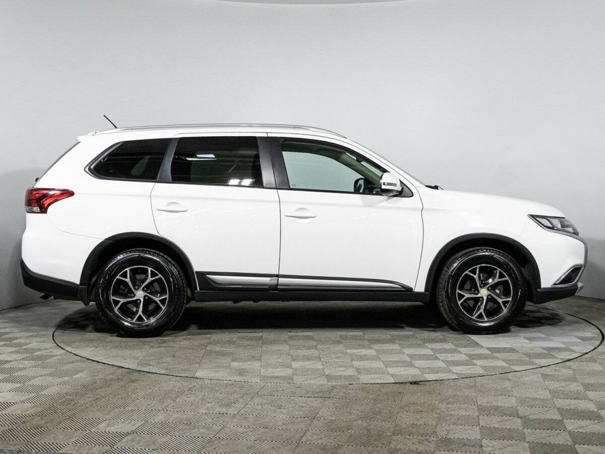 Mitsubishi Outlander с пробегом — 2016 год. Фото: #3